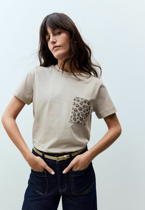 REGULAR FIT  - T-Shirt print - stone