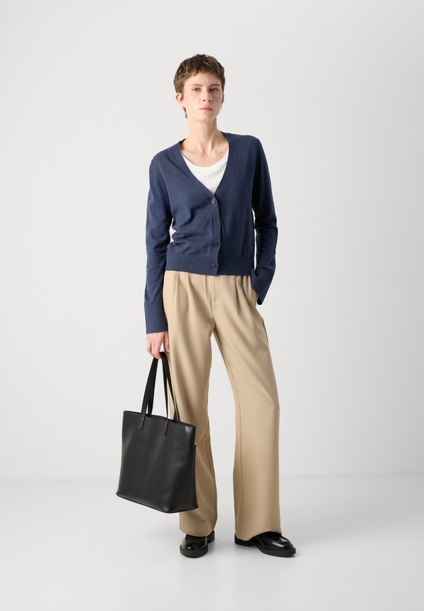 LONGSLEEVE V NECK - Cardigan2