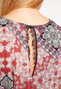 Vero Moda Denní šaty - dark red