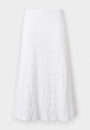 Jupe midi blanche texturée en ligne A avec tissu légèrement froissé et ourlet évasé.