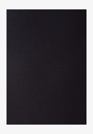 Czarna tkanina o gładkiej fakturze i lekko połyskującej powierzchni; jednolity kolor bez wyraźnych wzorów czy akcentów.