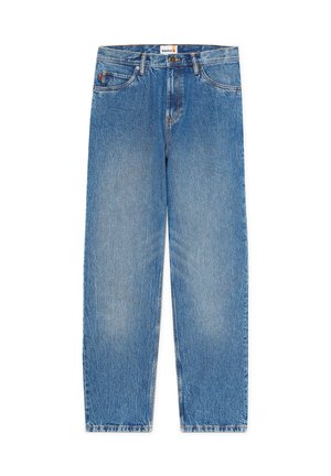 Jean en denim bleu à jambes droites avec cinq poches, une fermeture par bouton et le logo Timberland sur la ceinture.