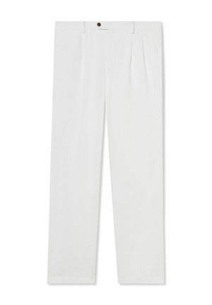 Witte op maat gemaakte broek met voorplooien, riemlussen, zijzakken, knoopsluiting en rechte pijpen.