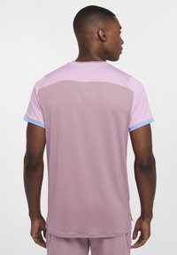 Nike Performance ADVTG - Tekninen t-paita - plum dust beyond pink royal pulse white