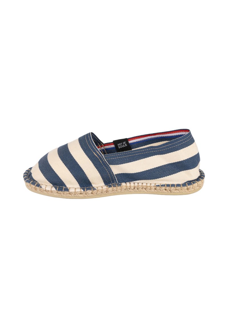 Espadrille décontractée à enfiler avec des rayures horizontales bleues et blanches, une semelle en tissu tressé, et une petite étiquette noire "Art of Soule".