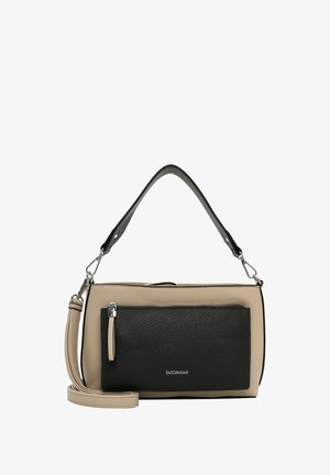 Sac à main en cuir avec corps beige, poche avant noire texturée et bandoulière ajustable ; caractéristiques en métal argenté et fermeture éclair.