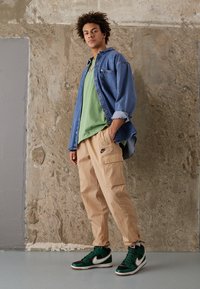 Nike Sportswear Pantaloni cargo - hemp/black