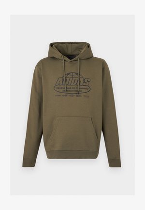 Alyvuogių žalios spalvos džemperis su gobtuvu, kišene priekyje ir raišteliais, su žemės rutulio grafika ir „ADIDAS“ tekstu bei papildomu mažesniu užrašu ant krūtinės.