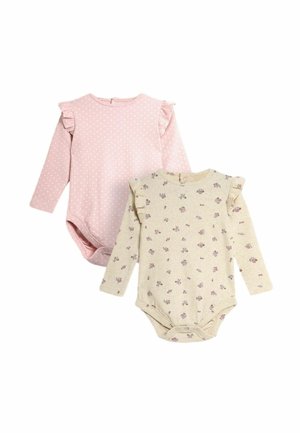 Kaksi pitkähihasta bodysuittia: yksi vaaleanpunainen valkoisilla pilkuilla, toinen beige kukkakuviolla, molemmissa on volangihihat ja nepparit.