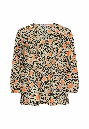 Crème blouse met zwart en oranje luipaardprint, geplooide voorkant, ronde halslijn en lange mouwen. Lichtgewicht stof met een relaxte pasvorm.