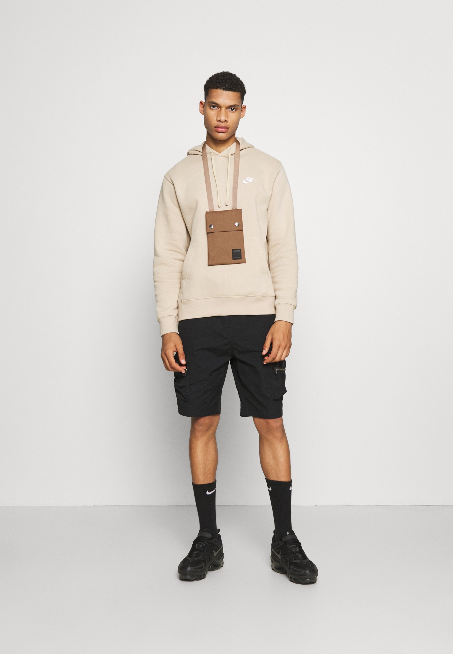 Nike Sportswear CLUB - Hoodie - grain 