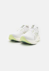 ASICS GEL-NIMBUS 26 - Scarpe da corsa su strada - white/birch