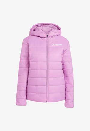 Pinker gepolsterter Mantel mit Kapuze und Reißverschluss, mit einem weißen Logo auf der oberen linken Seite, vor einem weißen Hintergrund präsentiert.