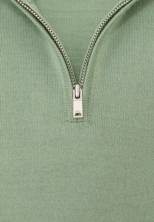 Vaaleanvihreä neulottu pusero, jossa on puolivetoketju edessä ja metallivetoketju. Sileä pintakuvio, jossa resorit kauluksessa ja hihansuissa, ilman kuvioita tai koristuksia.