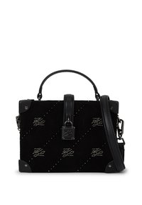 Czarna zamszowa torebka o strukturalnym designie, z dodatkiem srebrnych ćwieków, górnym uchwytem i regulowanym paskiem na ramię. Błyszczące detale metalowe.