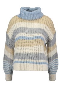 Chunky stickad polokrage tröja med breda horisontella ränder i beige, grått, vitt och ljusblått. Ribbad mudd och fåll.