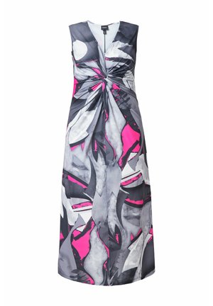 Un vestido maxi en gris con un atrevido patrón abstracto en rosa y negro. Presenta un diseño sin mangas, escote en V y un detalle retorcido en la cintura.