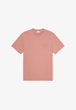 T-shirt à manches courtes et col rond en tissu rose doux et discret. Doté d'une petite poche ton sur ton sur la poitrine gauche. Texture lisse, design décontracté.