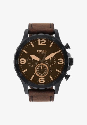 Czarny zegarek chronograf męski Fossil z dużymi beżowymi cyframi, trzema subtarczami, okienkiem daty i brązowym skórzanym paskiem, wodoszczelny do 100 metrów.