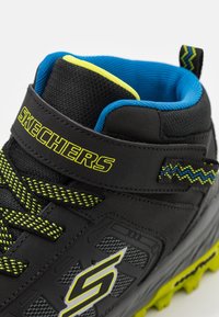 Skechers Performance FUSE TREAD TREKOR UNISEX - Zapatillas de senderismo - black/ blue/lime