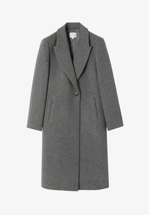 Siv plašč iz volnene mešanice z izrezanim ovratnikom, enojnim gumbom, dvema sprednjima žepoma in sproščenim krojem. Mehka tekstura in srednja dolžina.