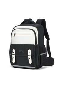 Le sac à dos noir et blanc dispose de deux poches avant, d'une fermeture éclair, de bretelles réglables et d'un tissu texturé avec des accents blancs.