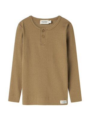 Gestreepte bruine lange mouw shirt met een ronde hals, drie bruine knopen bij de neklijn en een merketiket aan de onderzijde van de linker zoom.