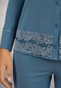 Intimissimi PRETTY FLOWER - Pyjamasöverdel - blau j lapis blue