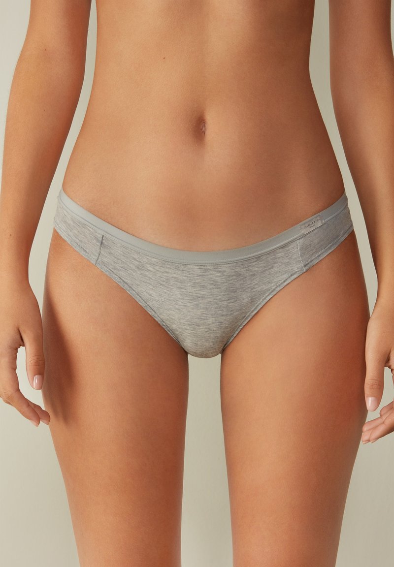Grijze katoenen ondergoed met een zachte elastische tailleband, voorzien van een minimalistisch ontwerp en een zachte textuur, voor een comfortabele pasvorm.