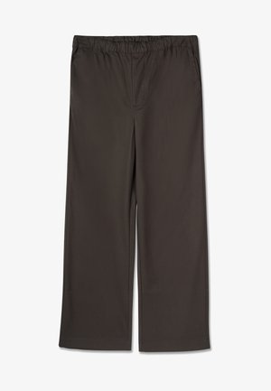 Pantaloni marrone scuro con cintura elastica, design a gamba larga, texture liscia e senza tasche visibili o decorazioni.