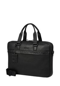 Borsa per laptop in pelle nera con doppie maniglie superiori, tracolla regolabile, logo del marchio impresso e finitura texturizzata. Chiusura con zip nella parte superiore.