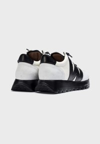 WONDERS Zapatillas - white