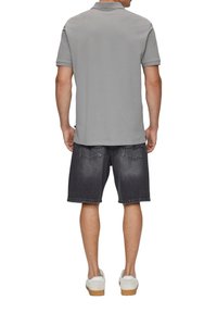 QS MID RISE - Short en jean - anthrazit