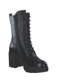Bottines de combat noires à lacets avec une finition brillante, un talon épais et une surface texturée. Dotées d'une fermeture éclair sur le côté et d'une semelle en caoutchouc robuste.