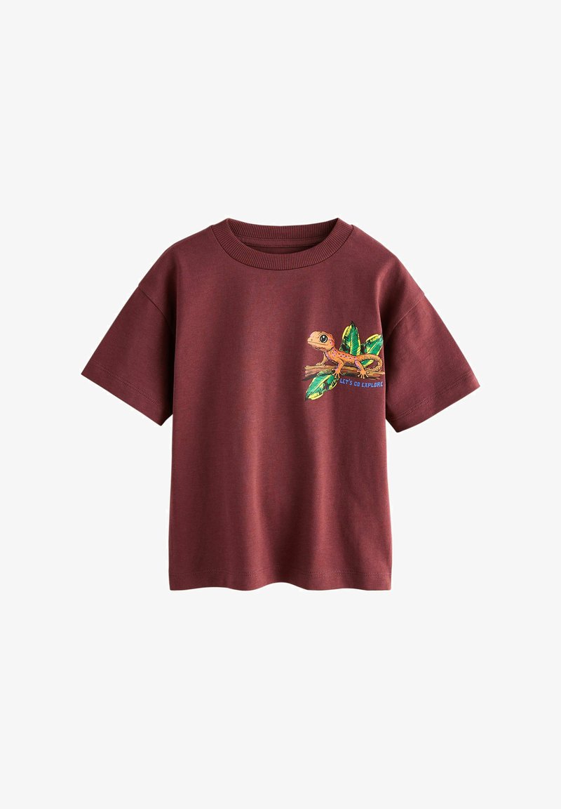 Dunkelrotes T-Shirt mit kurzen Ärmeln, das eine kleine orangefarbene Eidechse auf grünen Blättern und den Text "Let's go explore" auf der Brust zeigt.