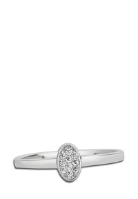 Bague en argent sterling avec un centre en forme ovale orné de plusieurs petites pierres précieuses claires, anneau poli, et une texture lisse et brillante.