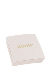 Compatto quadrato di un delicato rosa chiaro con finitura liscia e testo dorato che legge "amor" sulla superficie superiore. Design minimalista e bordi eleganti.
