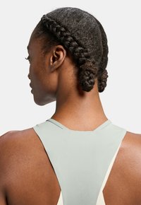 On PERFORMANCE TANK - Top - cobble   glacier