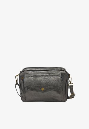 Sac bandoulière en cuir gris métallisé foncé avec poche à rabat avant et sangle réglable avec ferrures en laiton.