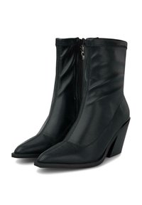 Botines negros de tobillo fabricados en material sintético suave, con punta afilada, cierre con zip y tacón cónico con acabado mate.