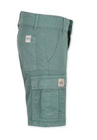 Grønne cargoshorts med flere lommer, en almindelig talje og et tekstureret stof. Har logo-patches på lommene.
