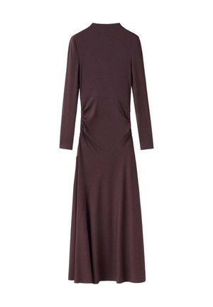 Robe longue à manches longues marron foncé avec un col montant et un léger détail froncé à la taille, vue de dos.