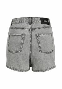 Shorts in denim grigio con vita alta, due tasche posteriori e un'etichetta nera in vita. Texture invecchiata lungo i bordi.