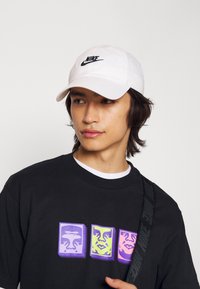 Nike Sportswear HERITAGE86 FUTURA WASHED UNISEX - Boné - white