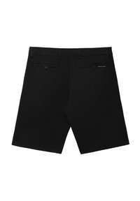 Svarta bomullsshortcuts med platt framsidan, två bakfickor med knappstängning och en diskret logo på midjebandet.