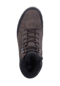 Zapato de senderismo de cuero marrón con acabado texturizado, puntera redonda y diseño de cordones. Cuenta con un suave forro interior y una puntera reforzada.