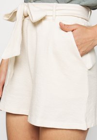 Nly by Nelly Šortky - off-white