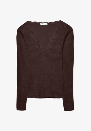 Smeđa rebrasta majica s dugim rukavima i V-izrezom, ukrašena nježnim čipkastim obrubom i nazubljenim rubom. Mekana tekstura i opušteni kroj.