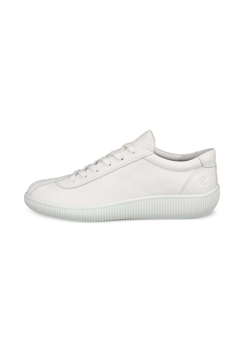 Sneaker in pelle bianca con punta arrotondata, lacci piatti e suola in gomma zigrinata. Logo discreto sul tallone e superficie liscia in tutto il resto.