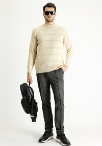 Kigili - Sweter